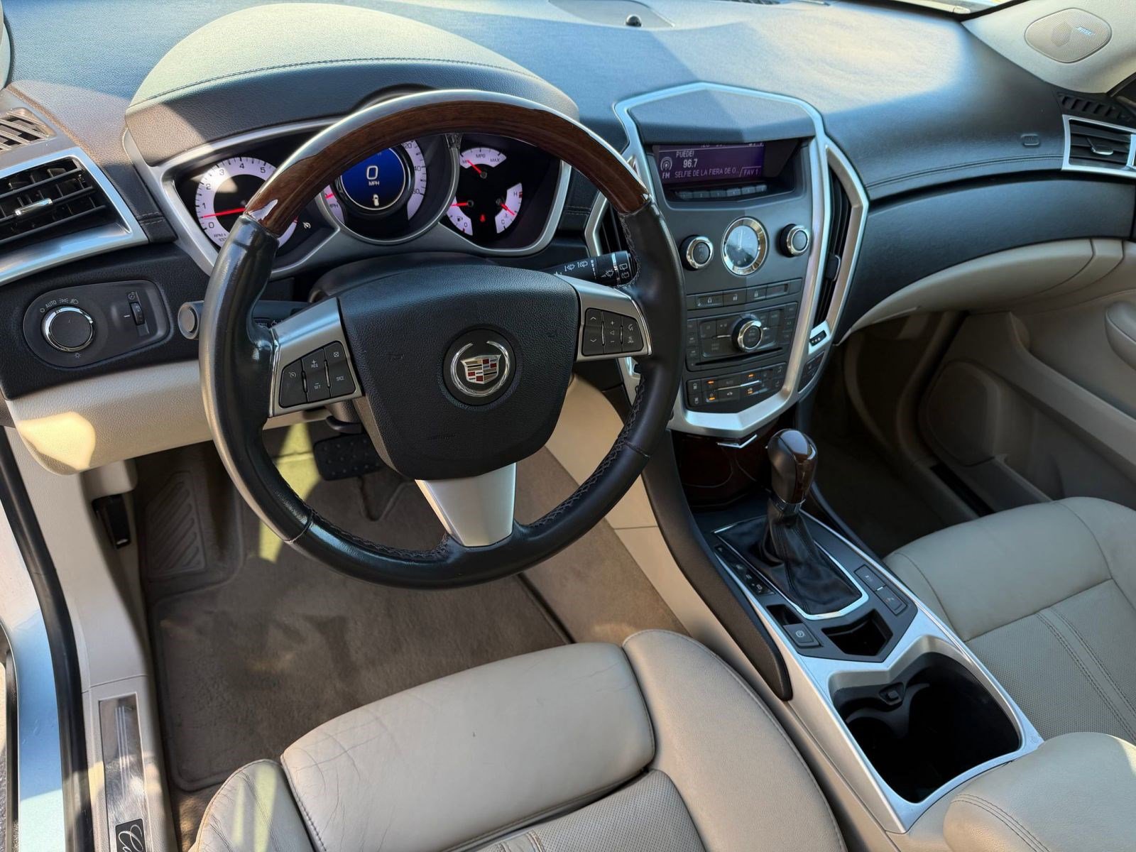 Used 2011 Cadillac SRX Luxury image 3