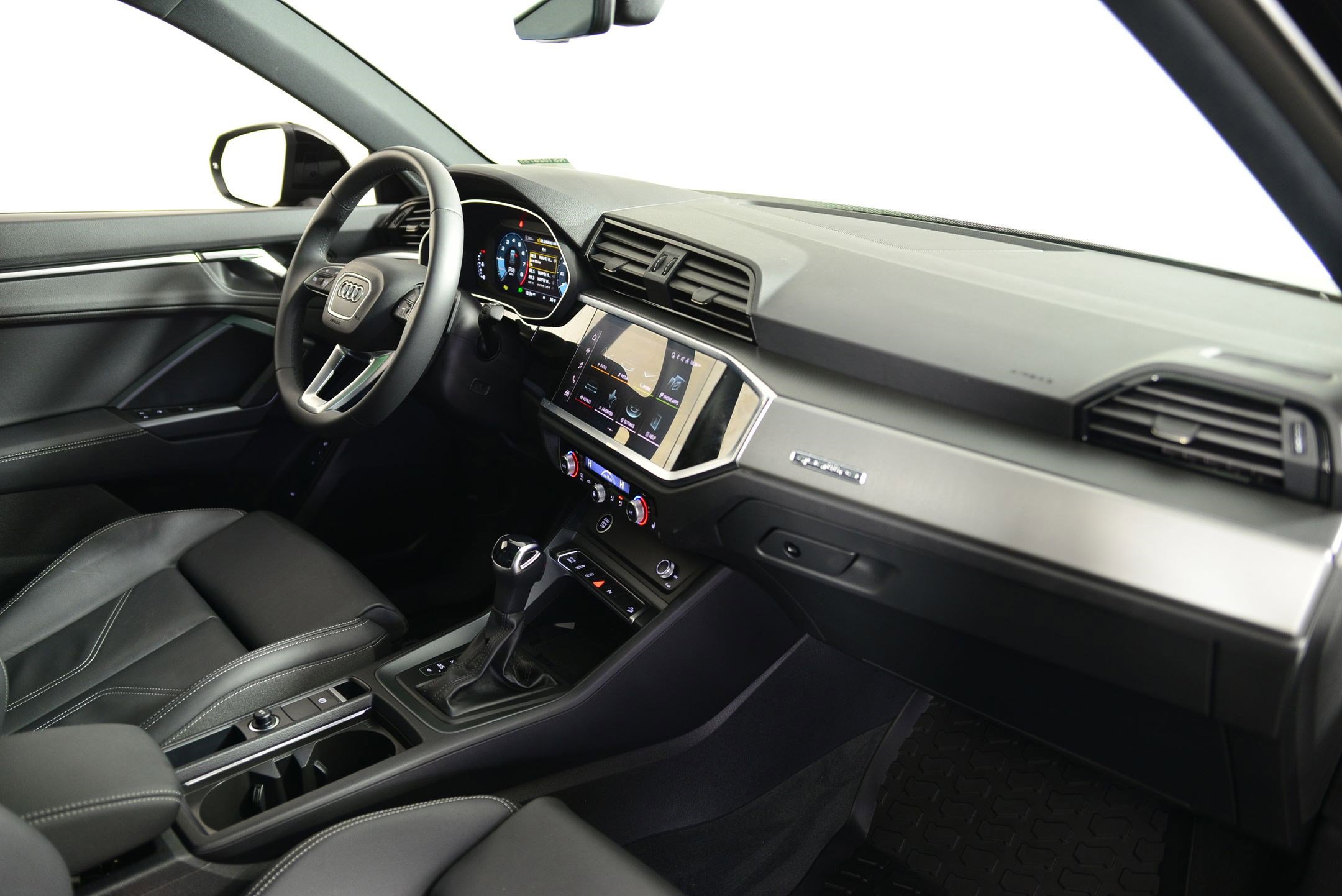 Certified 2025 Audi Q3 2.0T Premium w/ Convenience Package image 20