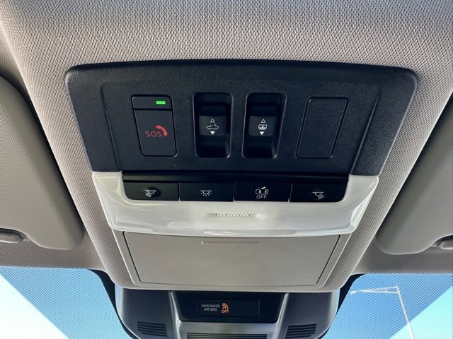 Certified 2022 Nissan Rogue Platinum w/ Head-Up Display Package image 34