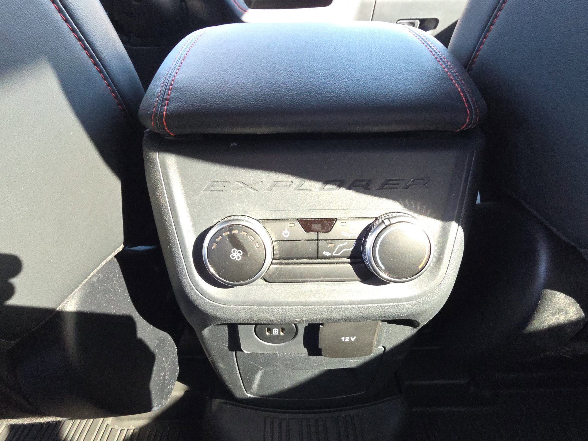 Used 2025 Ford Explorer ST-Line image 30