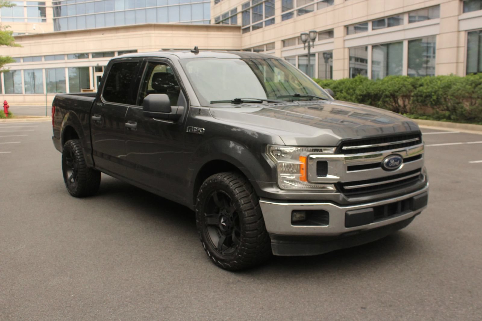 Used 2020 Ford F150 XLT RWD image 1