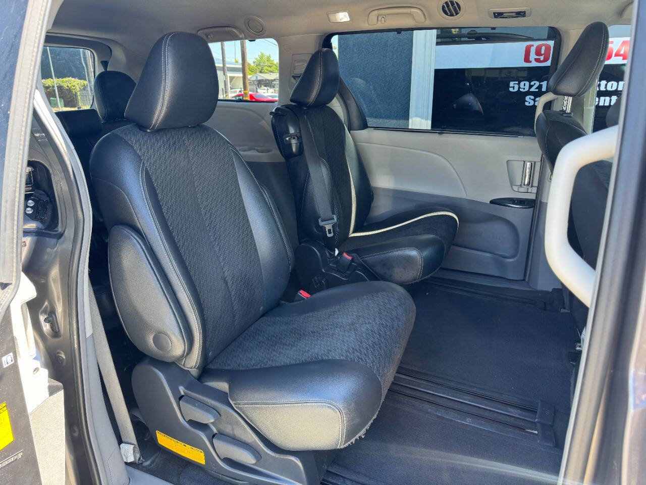 Used 2014 Toyota Sienna SE FWD image 14