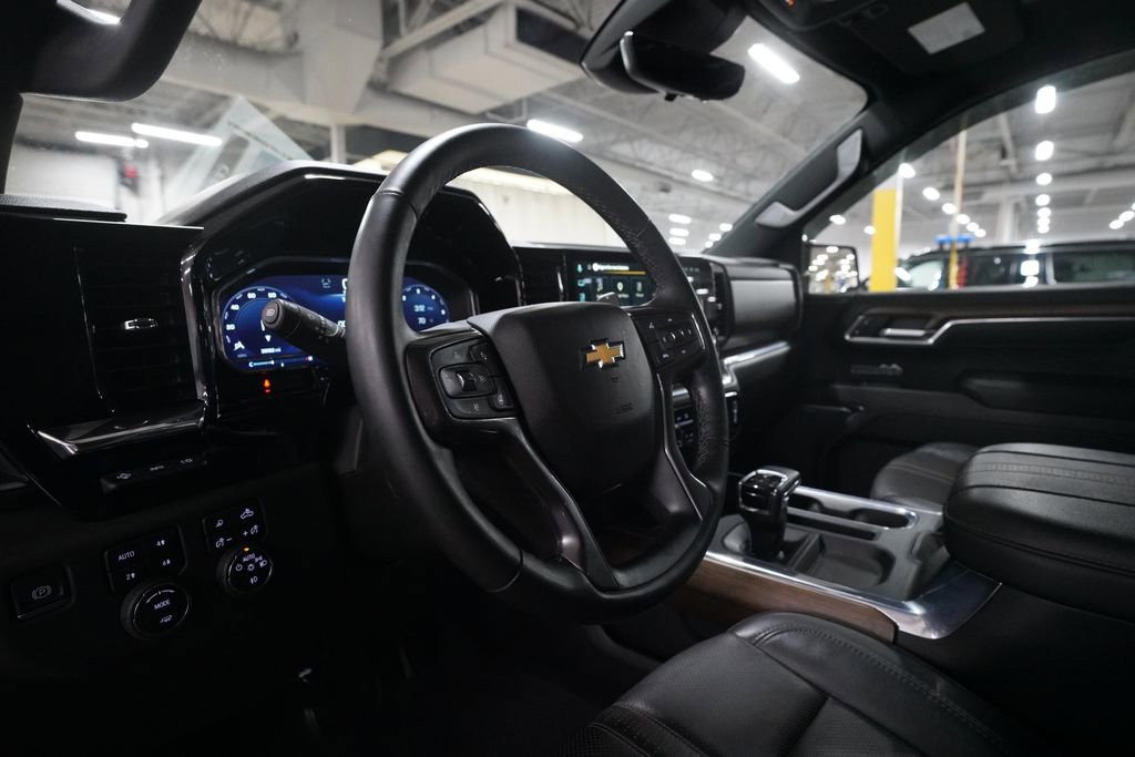 Certified 2023 Chevrolet Silverado 1500 High Country w/ Technology Package AWD/4WD image 8