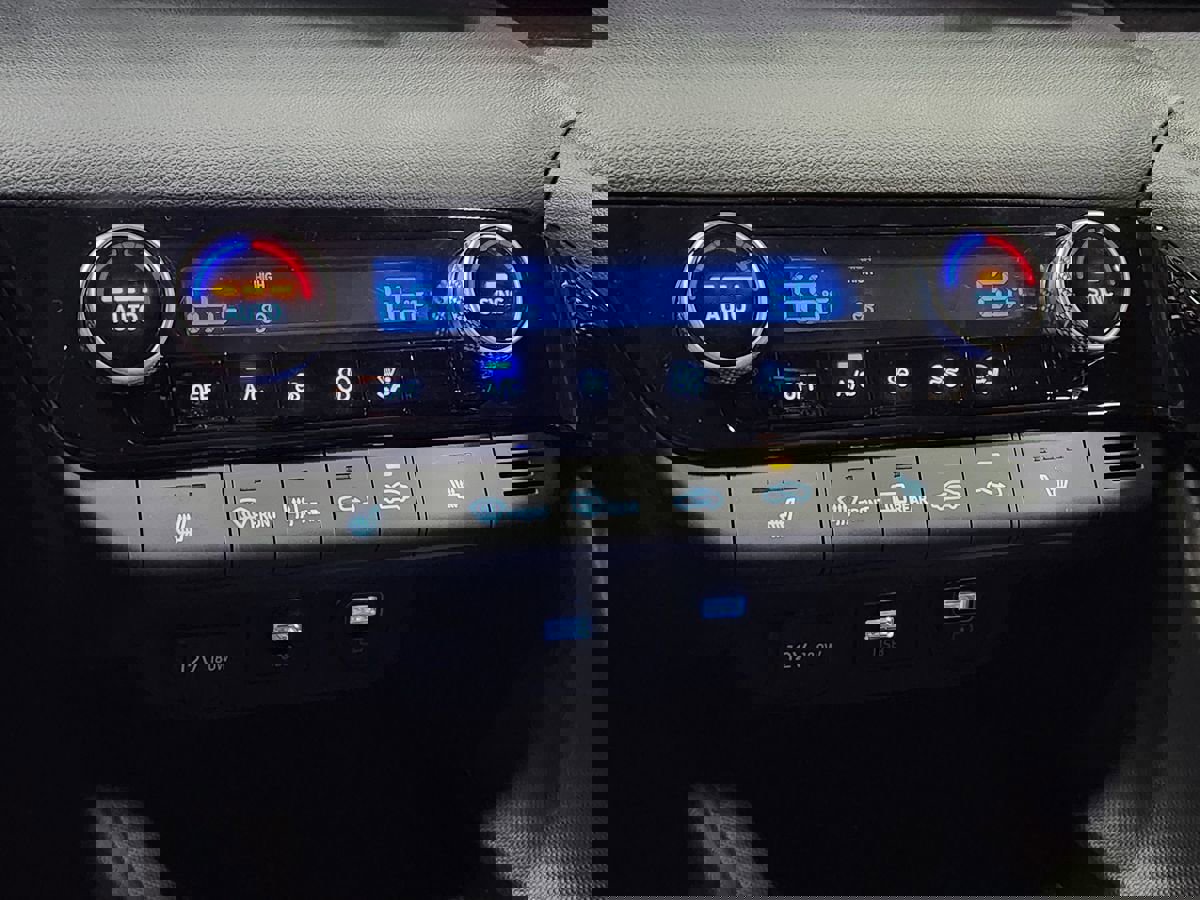 Used 2022 Hyundai Elantra SEL w/ Convenience Package FWD image 37