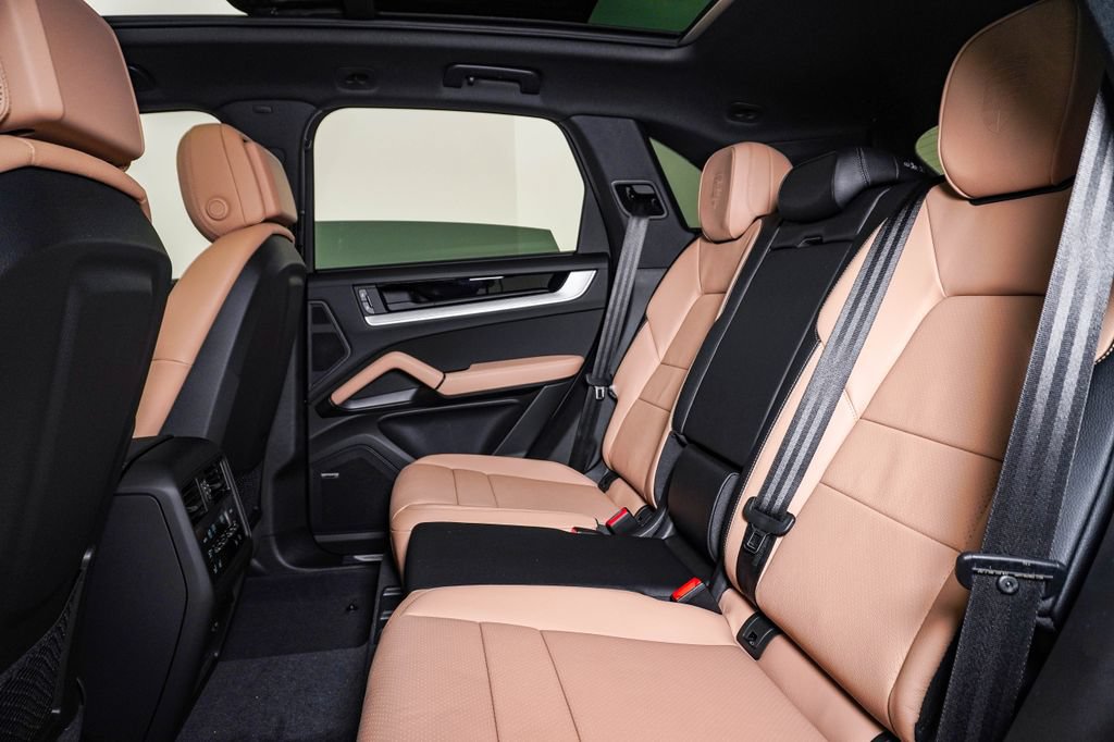 New 2026 Porsche Cayenne AWD/4WD image 17