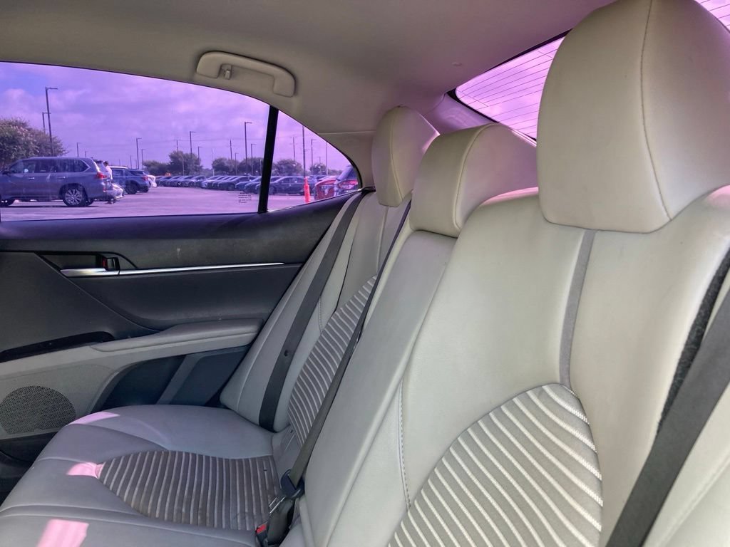 Used 2020 Toyota Camry SE FWD image 10