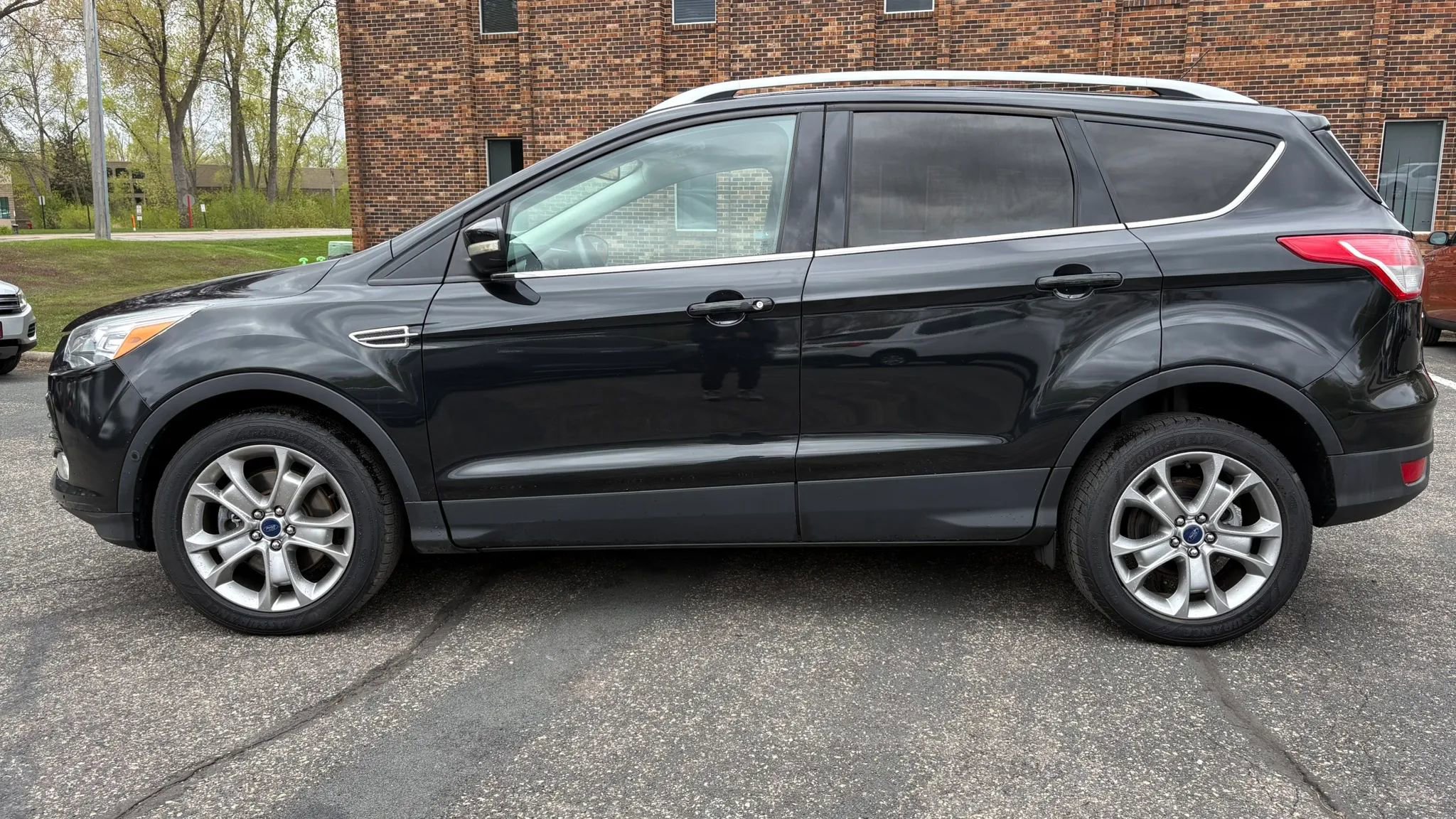 Used 2015 Ford Escape Titanium w/ Equipment Group 301A AWD/4WD image 5