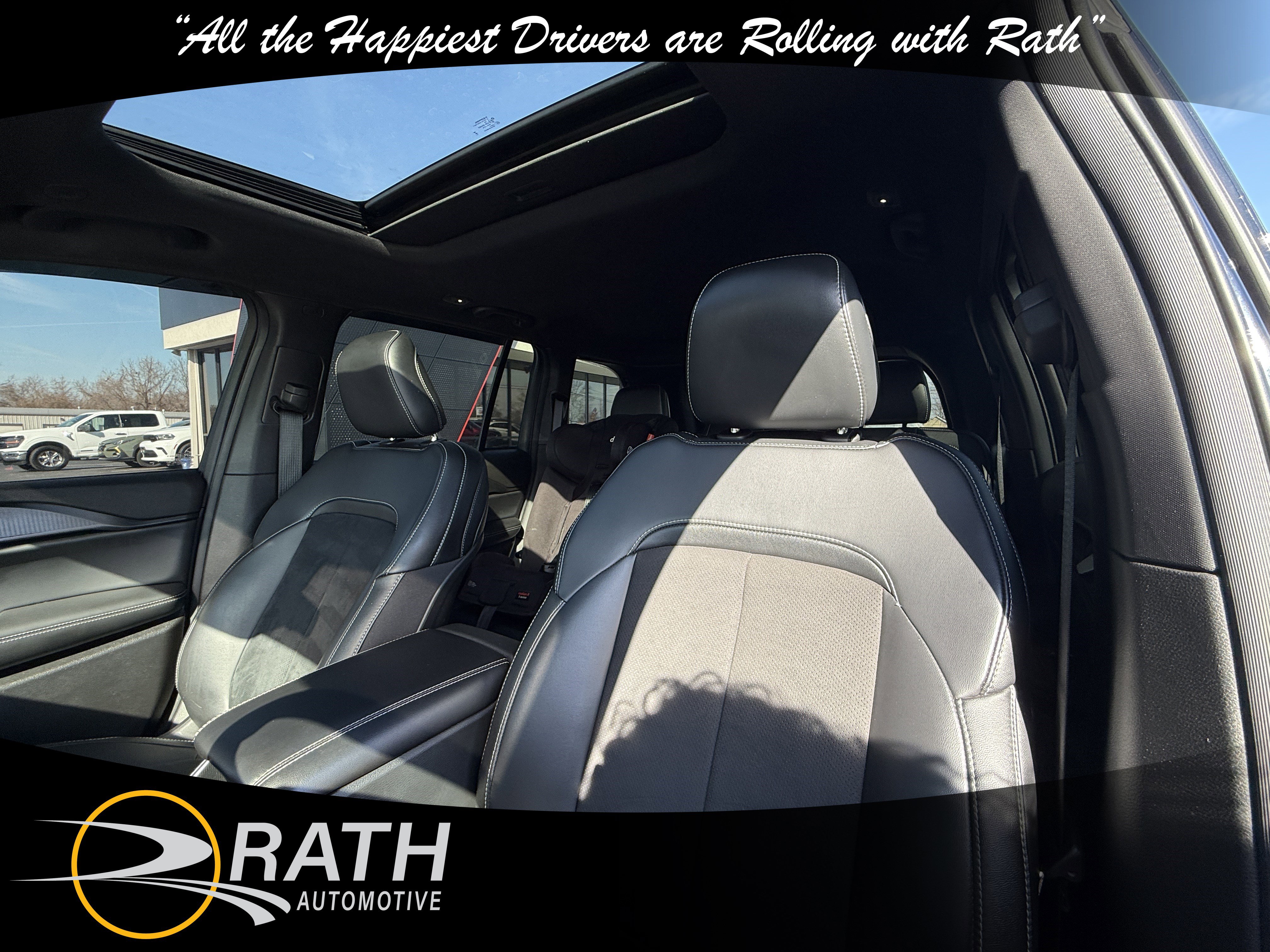 Used 2025 Jeep Grand Cherokee Altitude image 12