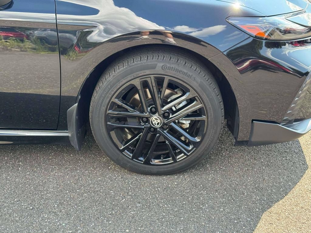 Used 2025 Toyota Camry SE AWD/4WD image 9