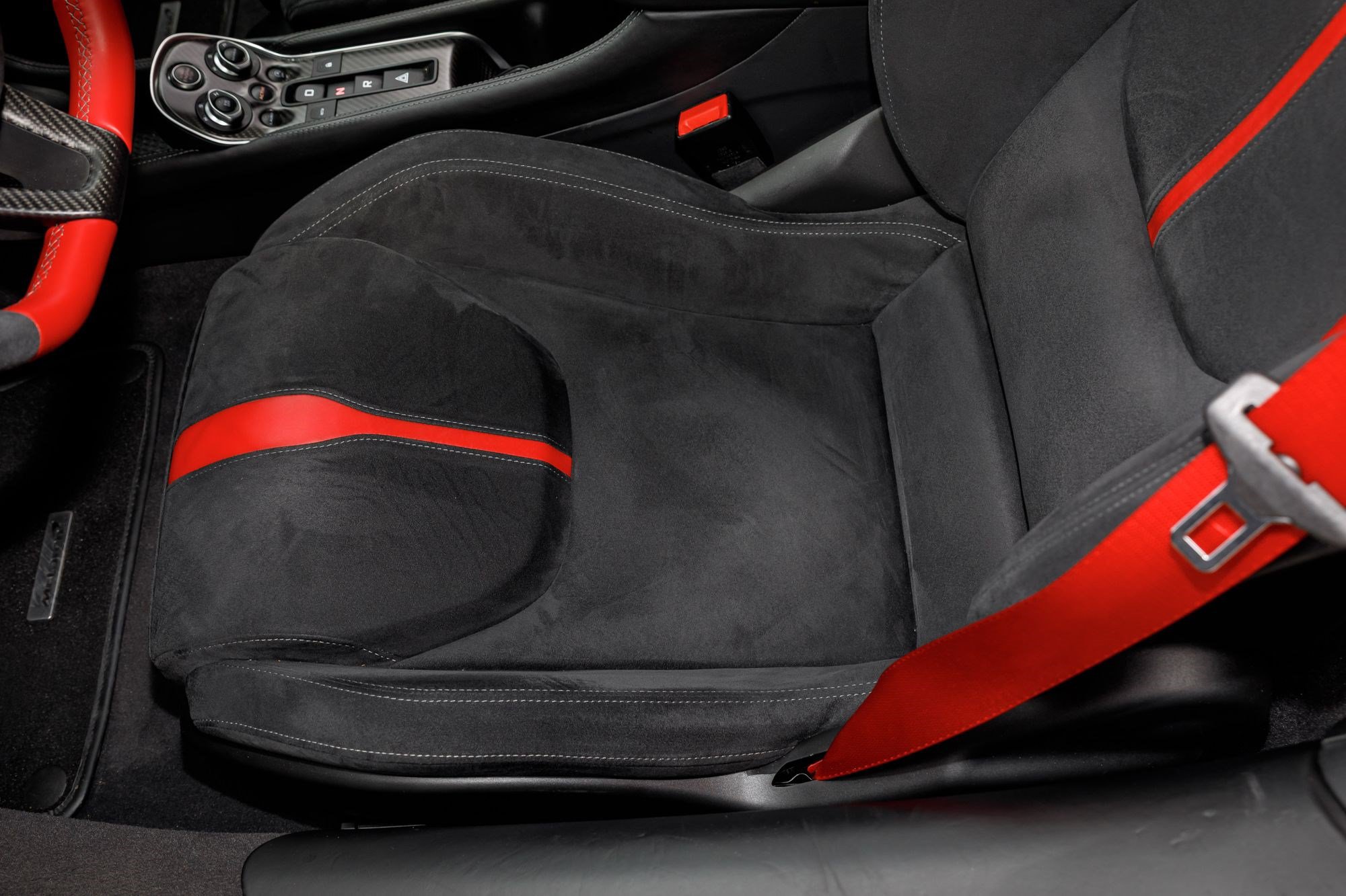 Used 2019 McLaren 570S Coupe RWD image 22