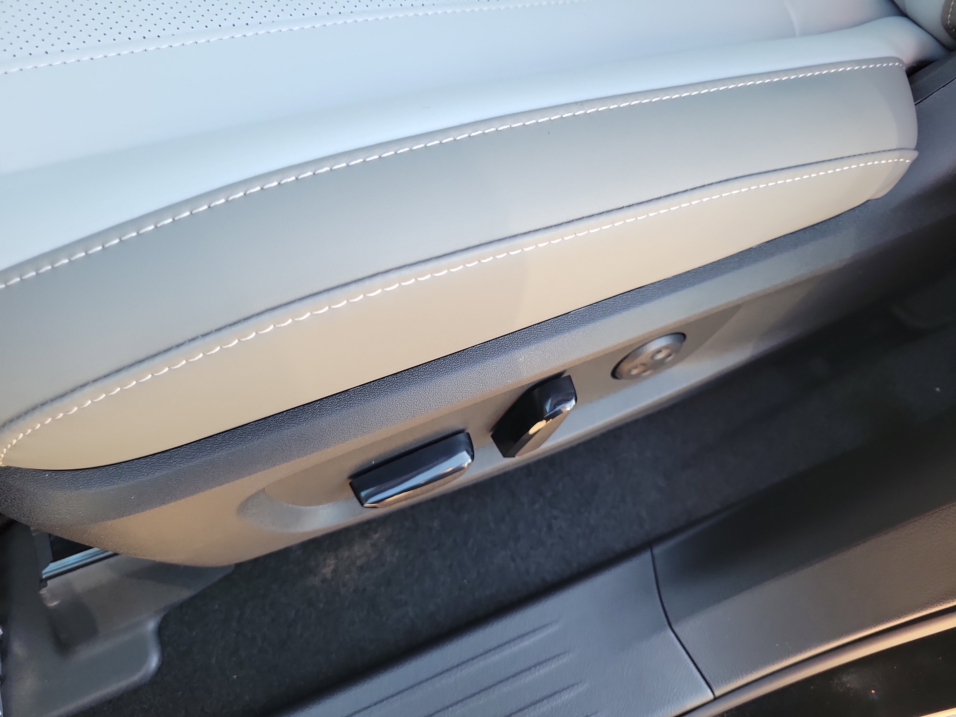 New 2026 INFINITI QX60 Luxe w/ Family Package image 18