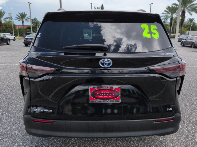 Certified 2025 Toyota Sienna LE w/ LE Plus Package AWD/4WD image 5