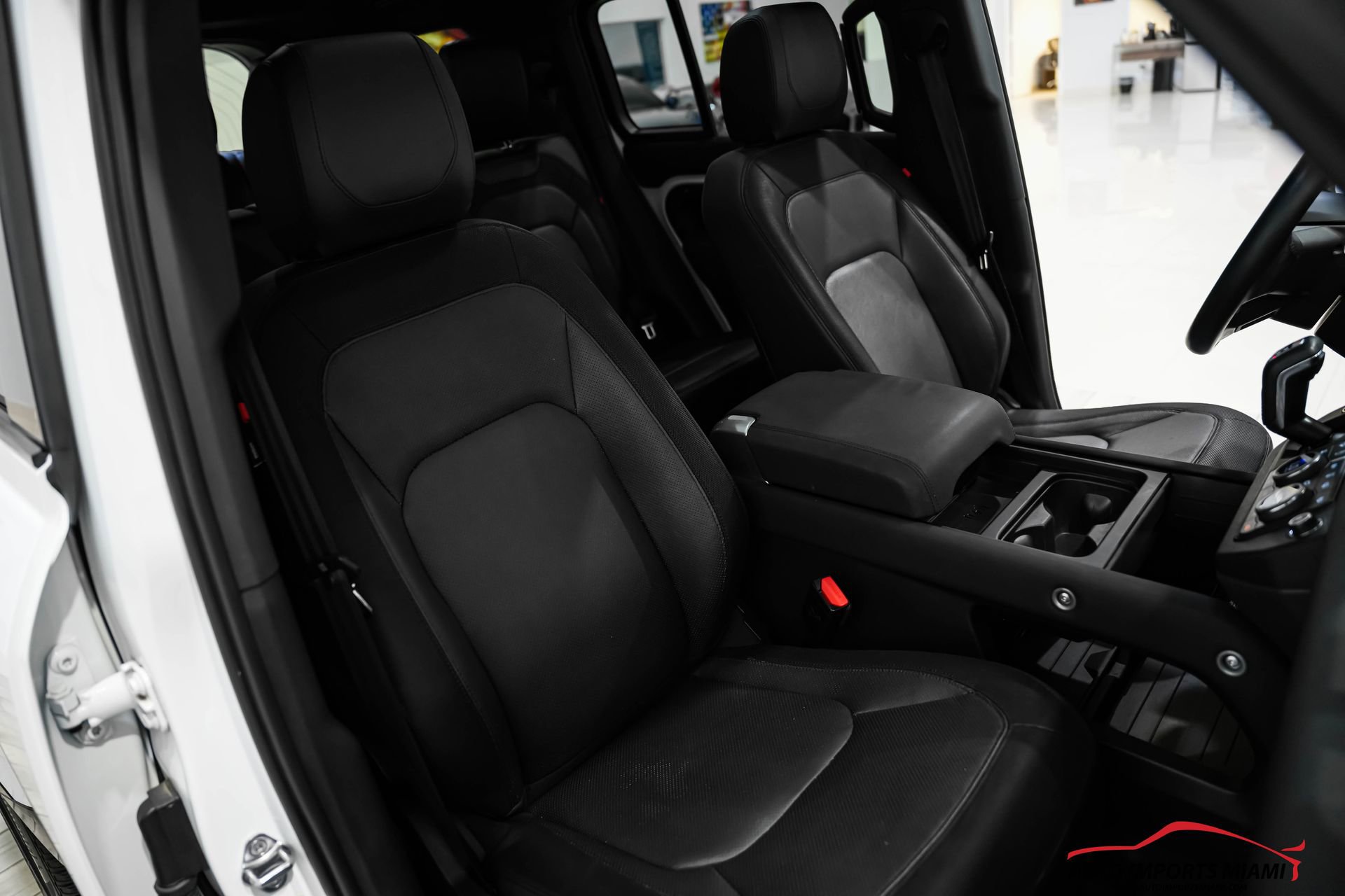 Used 2023 Land Rover Defender 130 X-Dynamic SE image 45