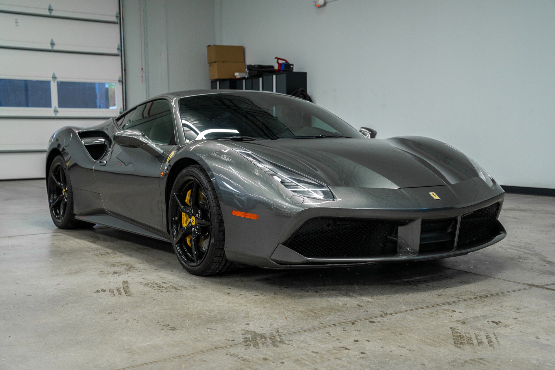 Used 2017 Ferrari 488 GTB RWD image 3