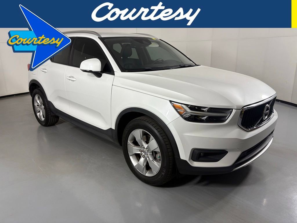 Used 2021 Volvo XC40 T5 Momentum AWD/4WD image 1