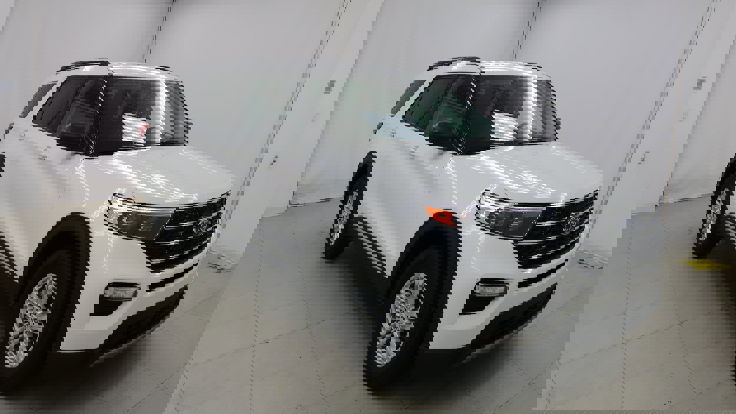 Used 2023 Ford Explorer XLT w/ Equipment Group 202A image 8