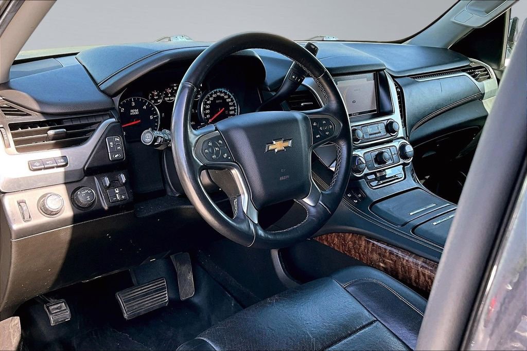 Used 2017 Chevrolet Suburban Premier AWD/4WD image 4