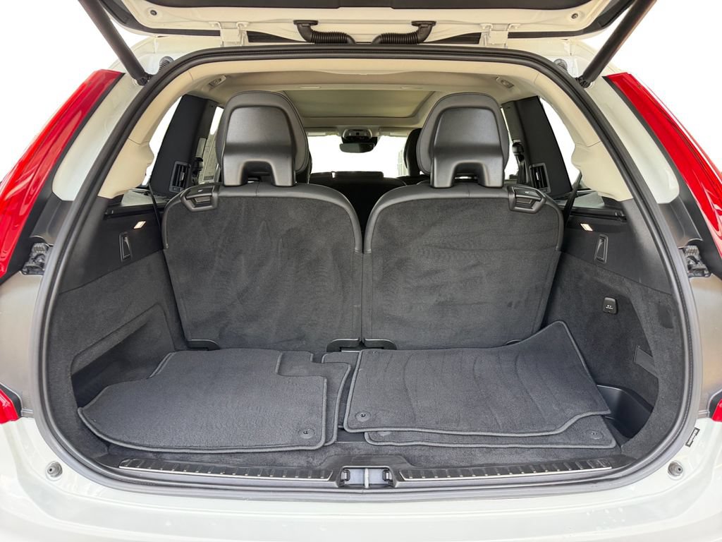 Used 2022 Volvo XC90 T6 Momentum w/ Climate Package AWD/4WD image 11