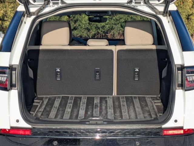 Used 2025 Land Rover Discovery Sport S image 16