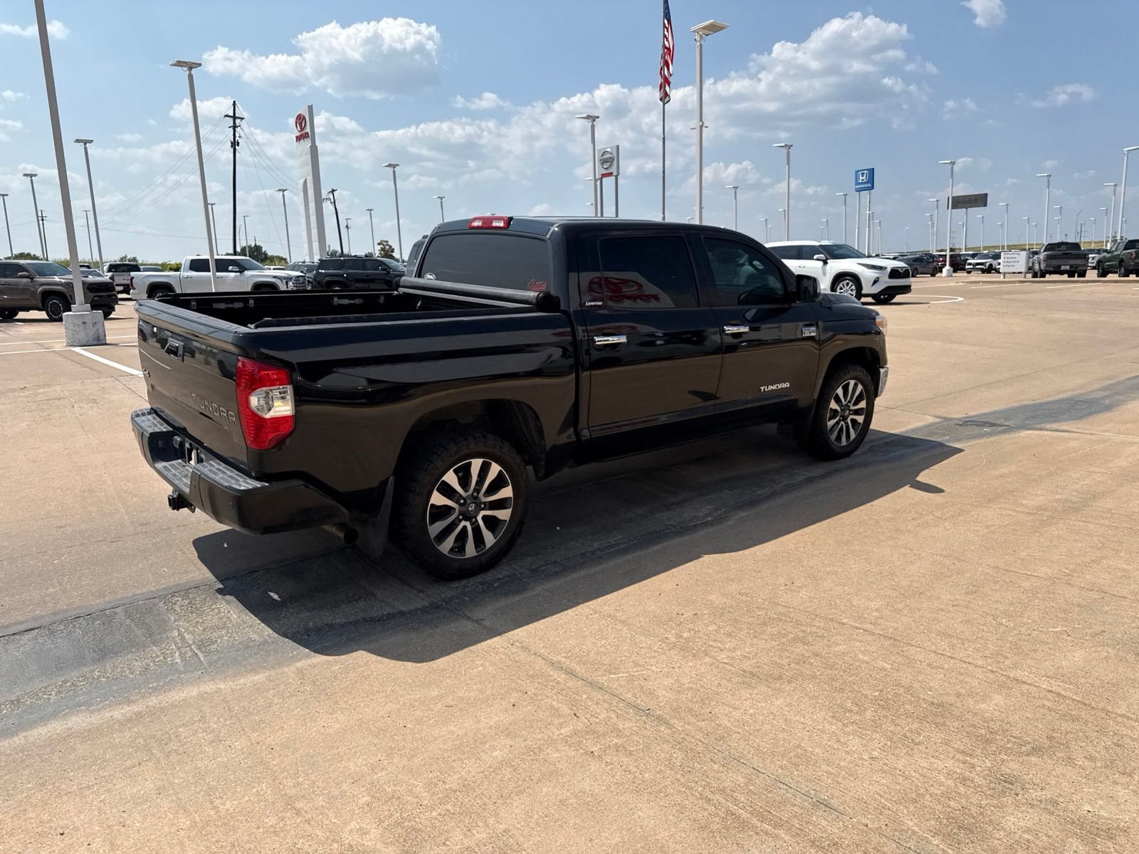 Used 2018 Toyota Tundra Limited w/ Limited Premium Package AWD/4WD image 24