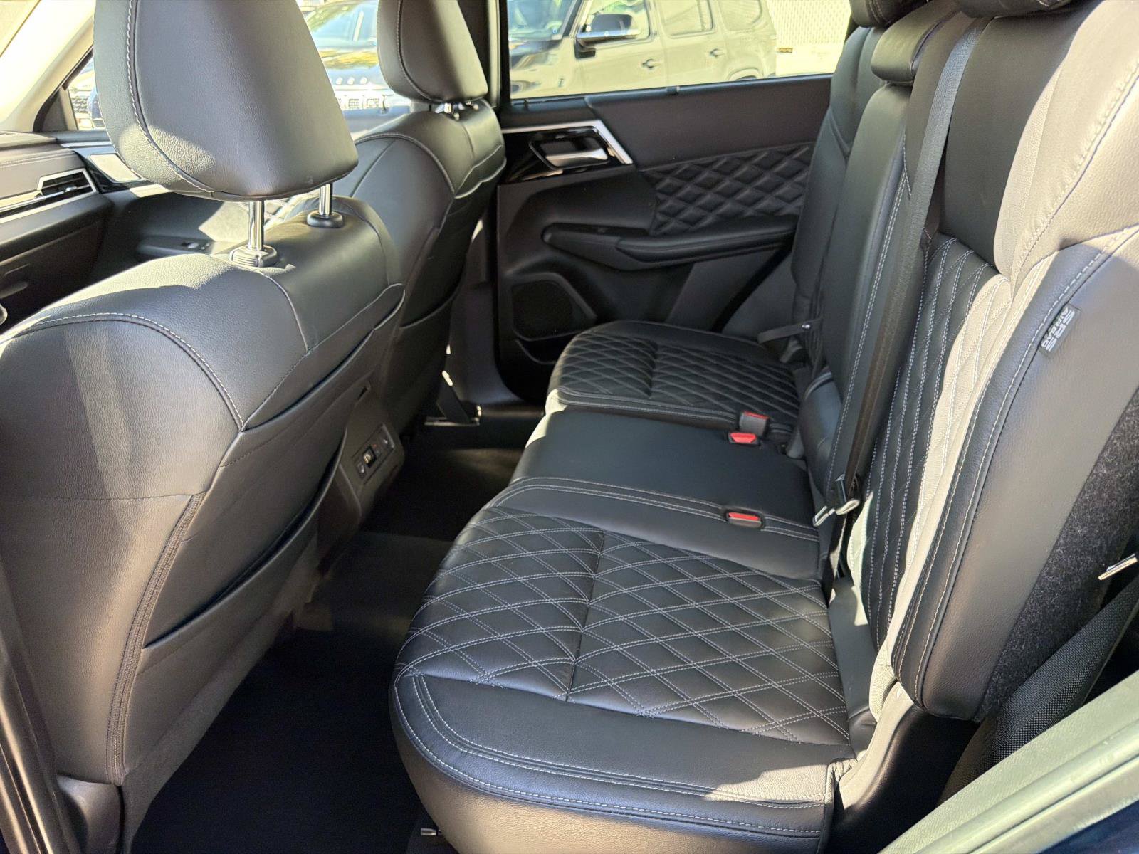 Used 2023 Mitsubishi Outlander SEL 40th Anniversary AWD/4WD image 11