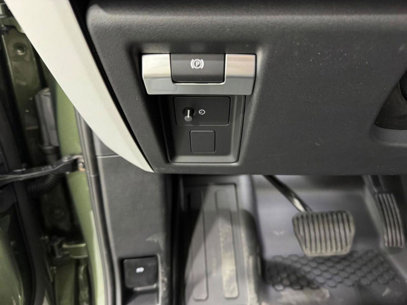 New 2026 Land Rover Defender 110 S image 27