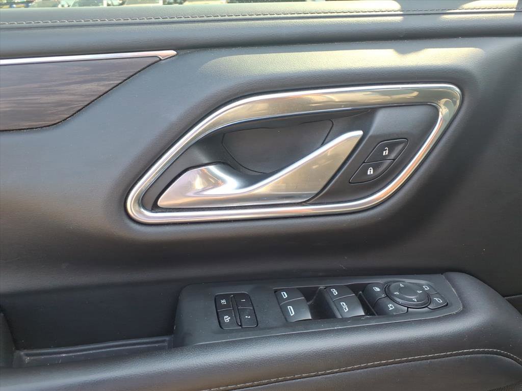 Used 2022 Chevrolet Suburban LT w/ Luxury Package image 9