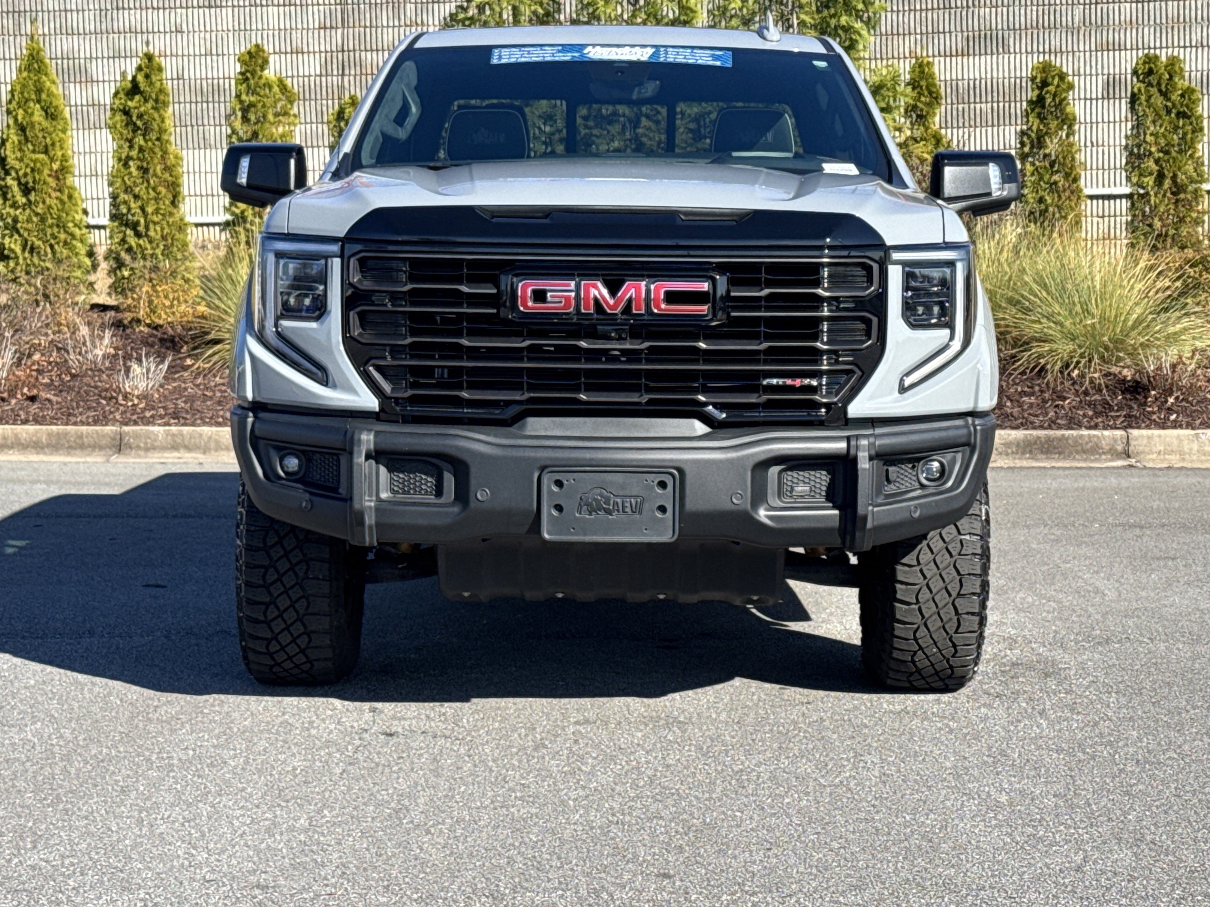 Used 2024 GMC Sierra 1500 AT4X w/ AT4X AEV Edition image 3