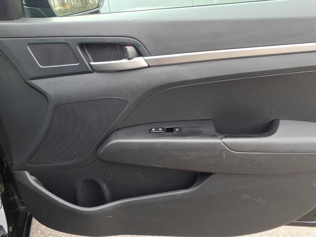 Used 2020 Hyundai Elantra SE w/ Cargo Package (C1) image 20