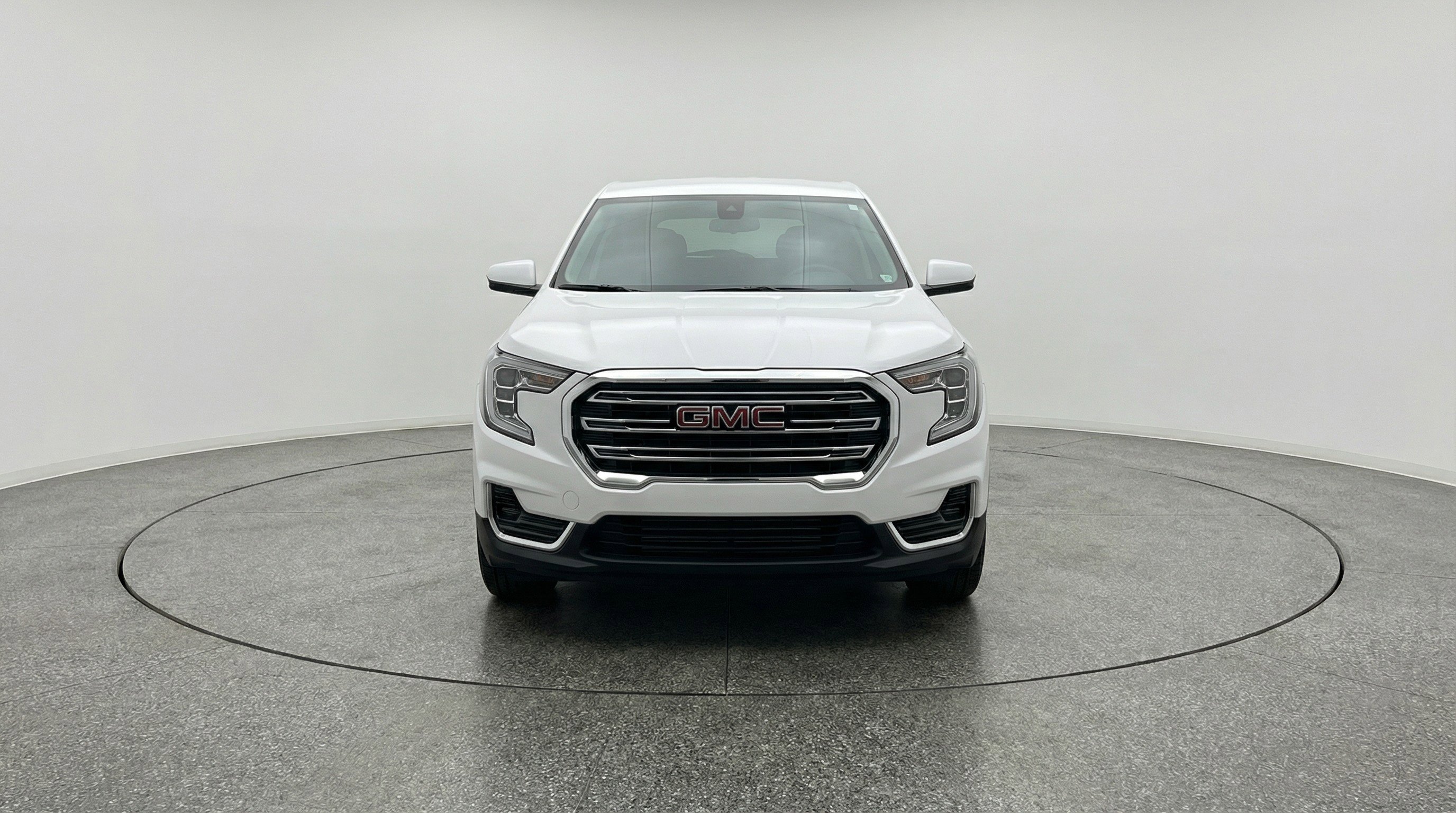 Used 2024 GMC Terrain SLE image 2