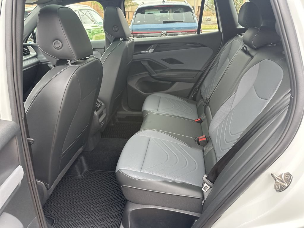 New 2026 Volkswagen Tiguan SE R-Line FWD image 19