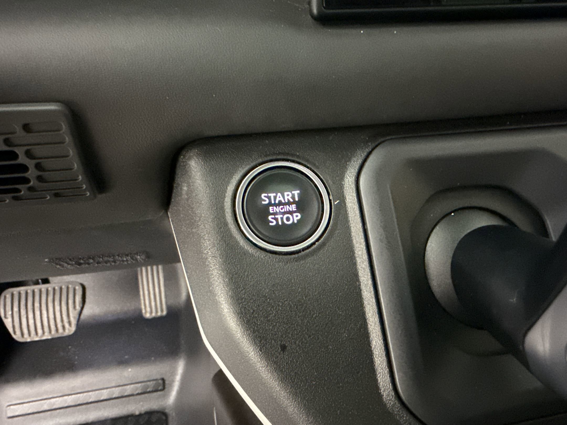 Used 2023 Land Rover Defender 130 X-Dynamic SE image 24