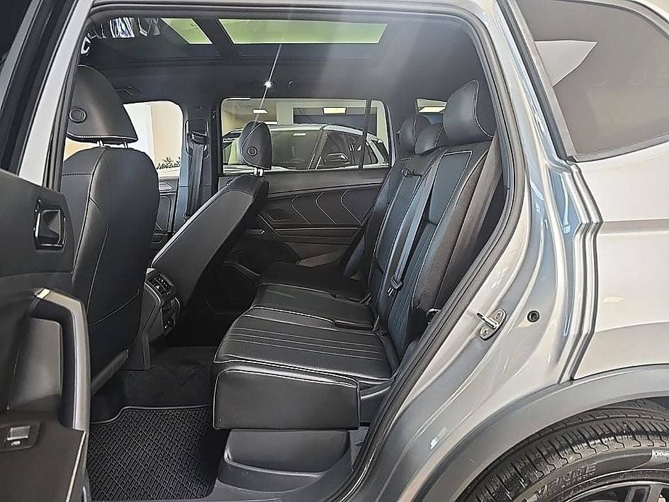 Used 2022 Volkswagen Tiguan SE R-Line AWD/4WD image 28