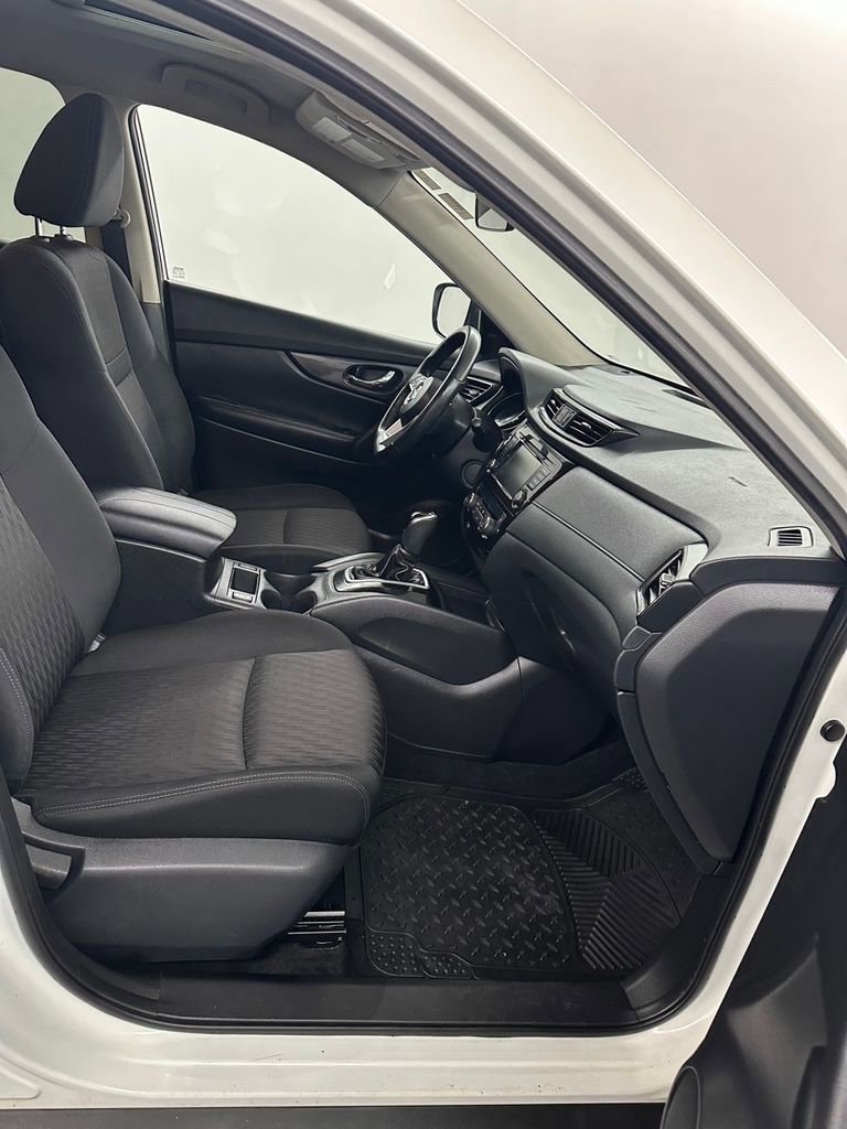 Used 2018 Nissan Rogue SV image 34