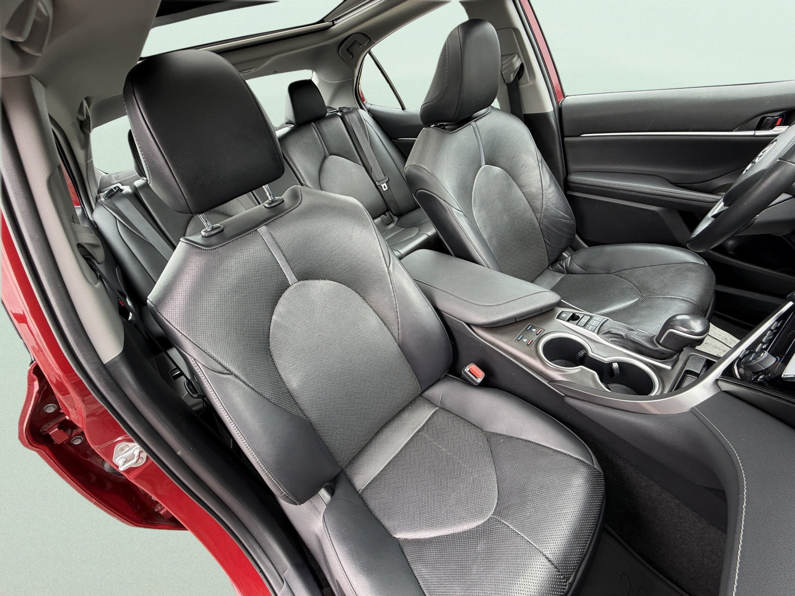 Used 2021 Toyota Camry XLE w/ Navigation Package FWD image 15