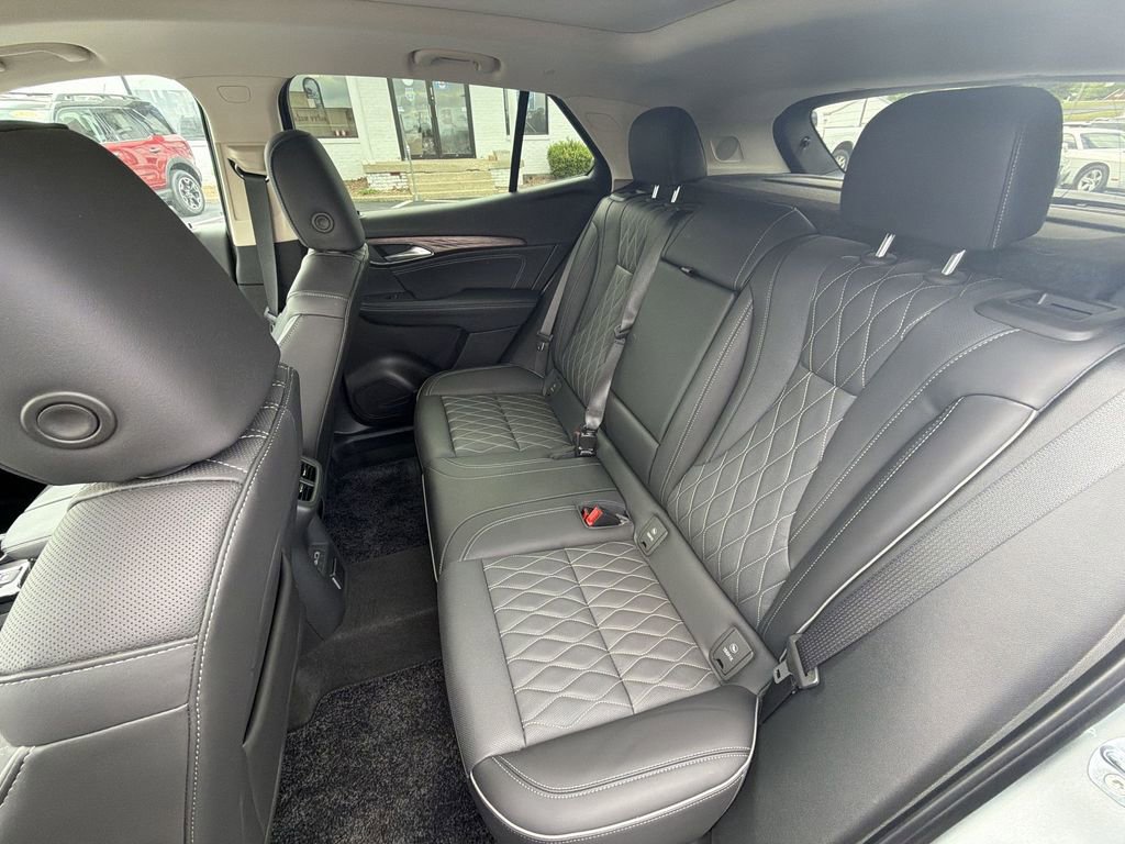 Used 2023 Buick Envision Avenir AWD/4WD image 29