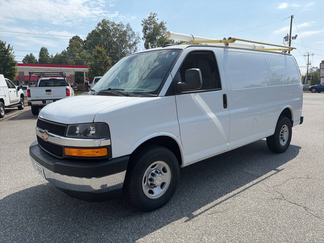 Used 2022 Chevrolet Express 2500 w/ Driver Convenience Package RWD image 5