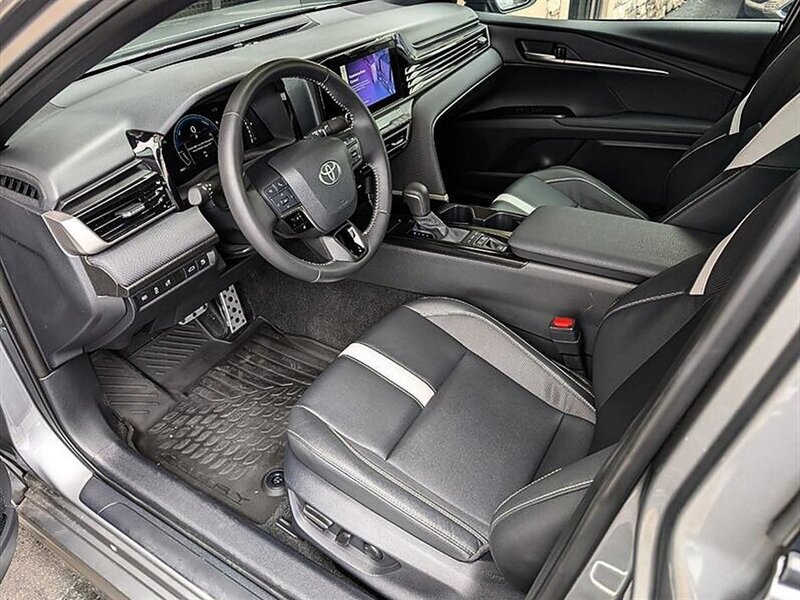Used 2025 Toyota Camry SE w/ Convenience Package FWD image 2