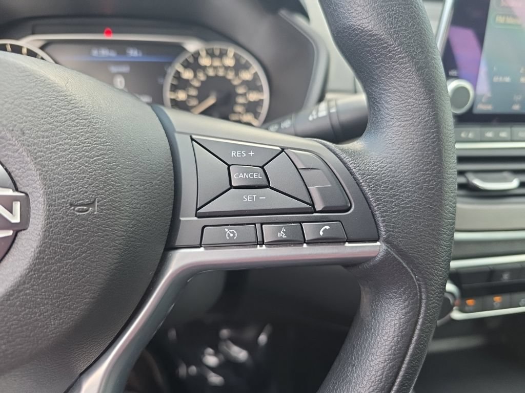 Used 2025 Nissan Altima 2.5 SV FWD image 14