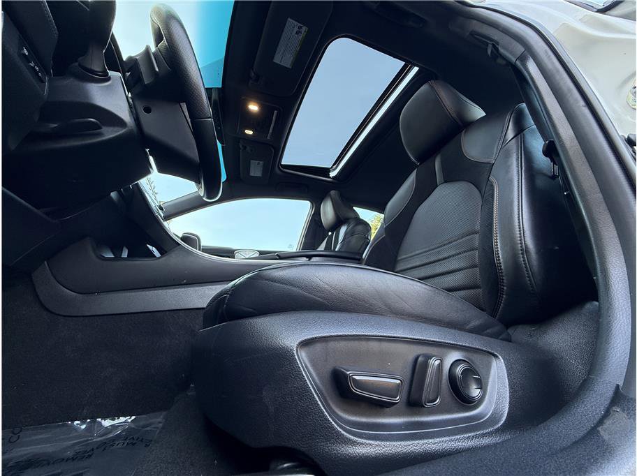 Used 2019 Toyota Avalon XSE w/ All Weather Liner Package FWD image 8