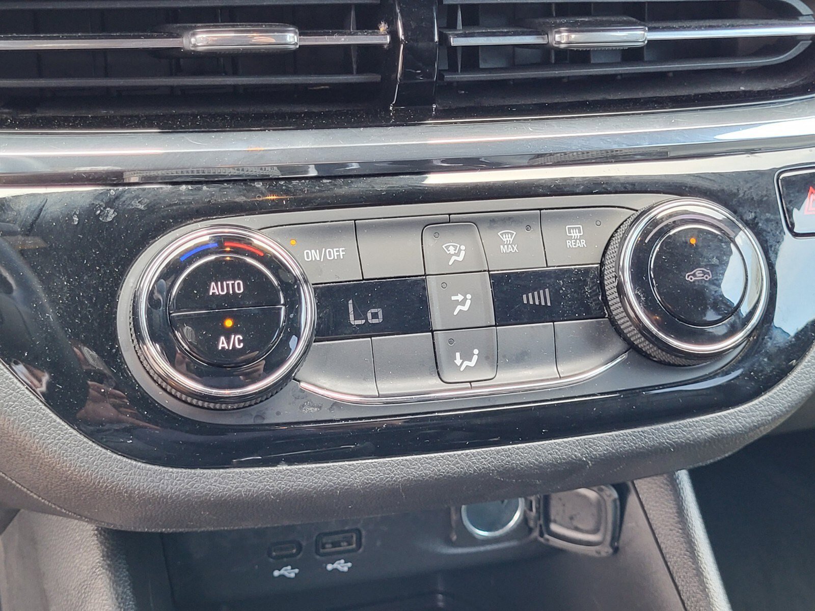 Used 2025 Buick Envista Sport Touring image 22