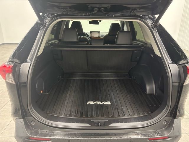 Used 2020 Toyota RAV4 XLE Premium image 9