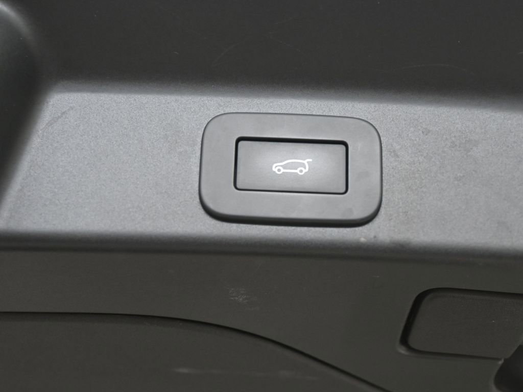 Used 2024 Jaguar F-PACE R-Dynamic S image 38