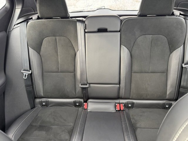 Used 2020 Volvo XC40 T5 R-Design image 13