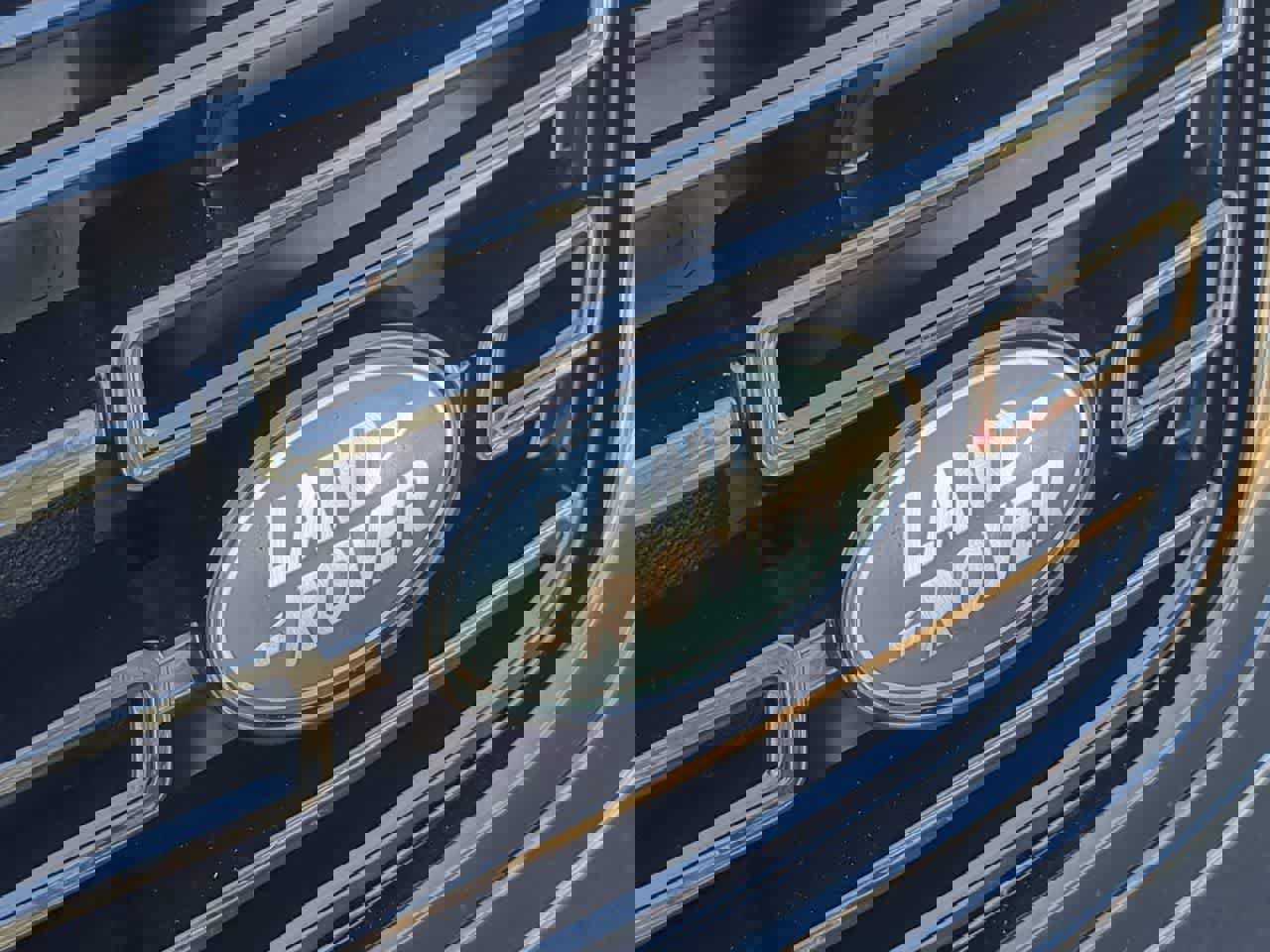 Certified 2025 Land Rover Range Rover Velar Dynamic SE image 11