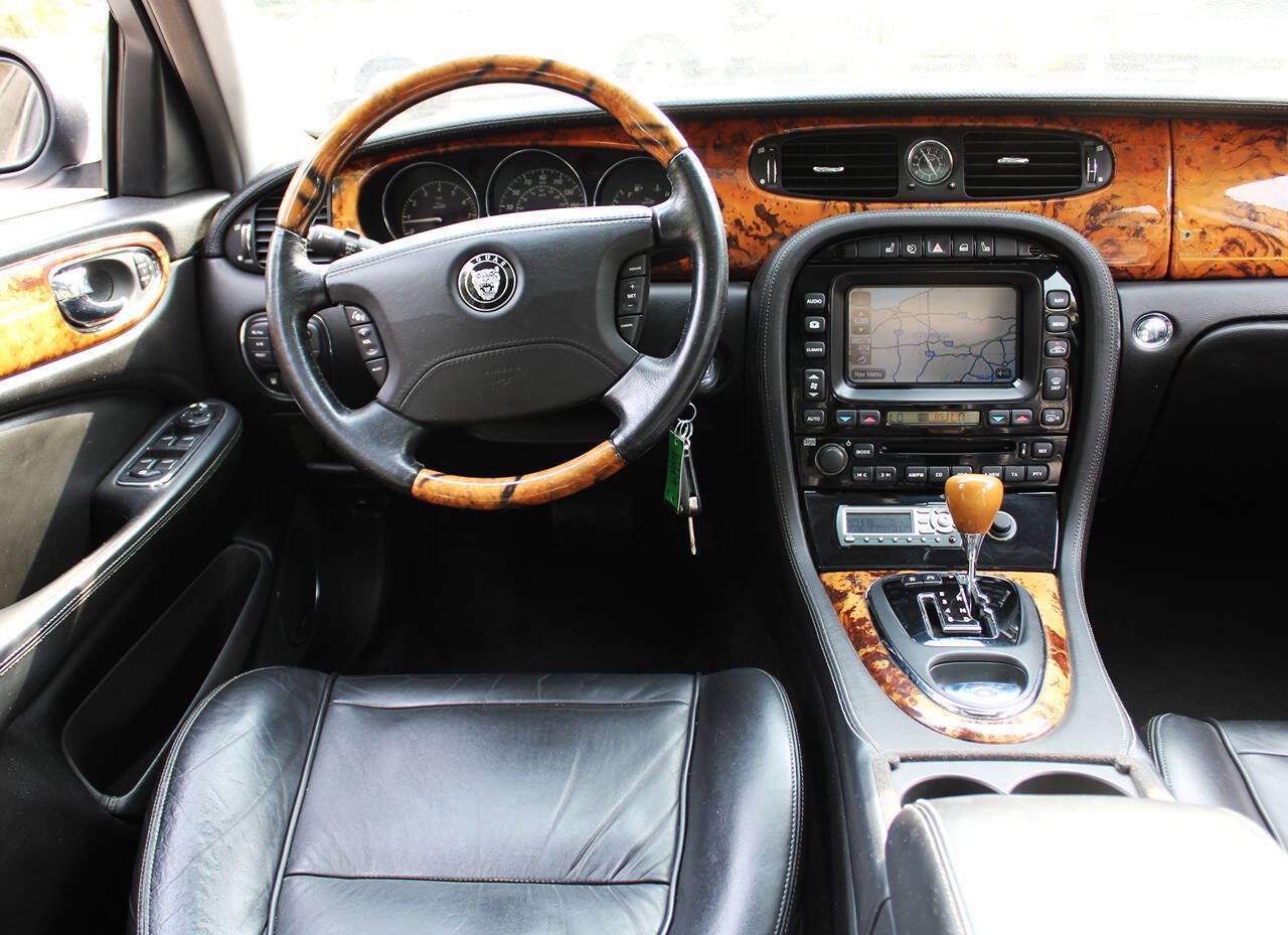 Used 2007 Jaguar XJ8 L RWD image 15