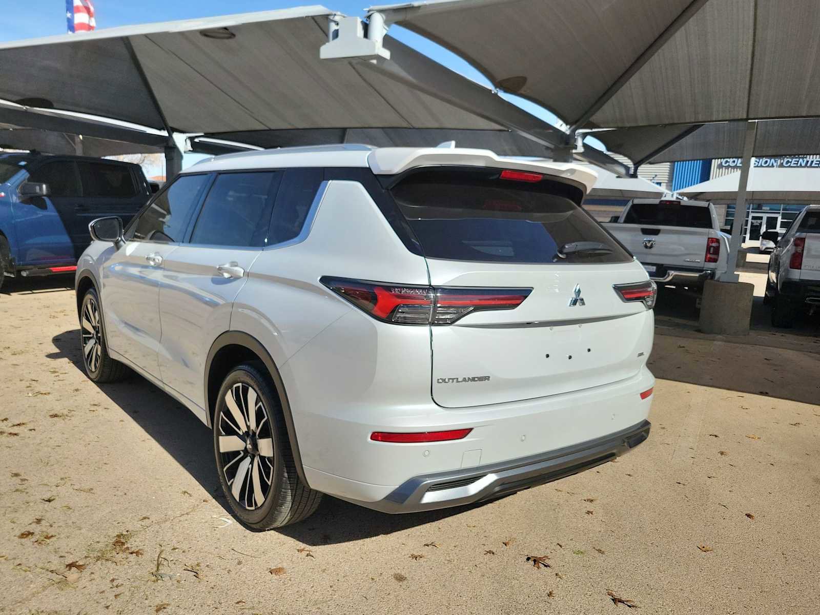 Used 2025 Mitsubishi Outlander SEL image 4