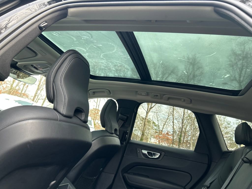 Used 2024 Volvo XC60 B5 Plus image 28
