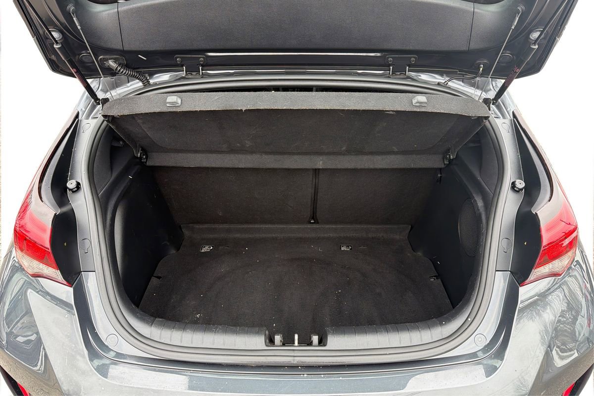 Used 2020 Hyundai Veloster Turbo R-Spec image 11