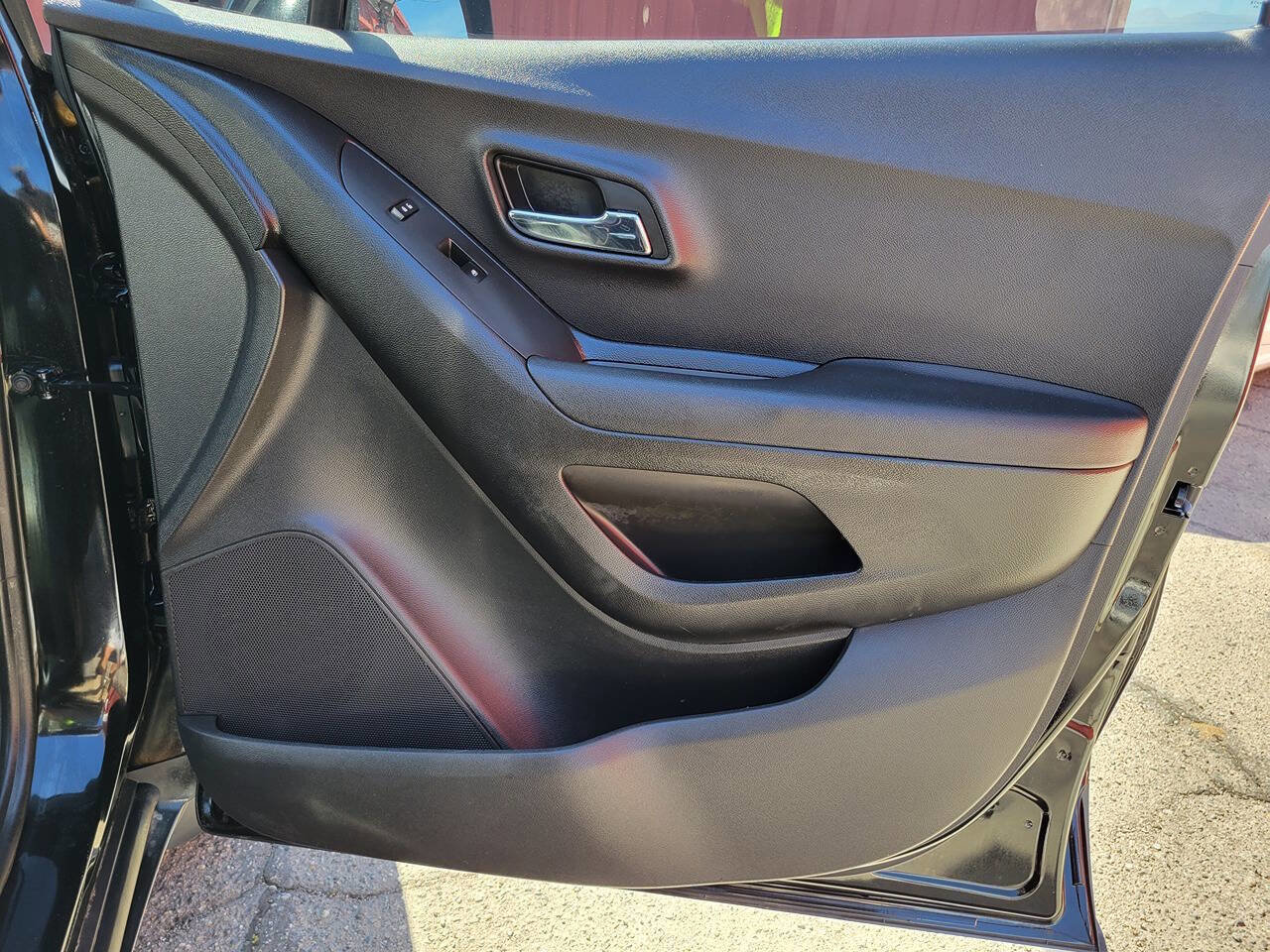 Used 2018 Chevrolet Trax LT w/ Redline Edition FWD image 34